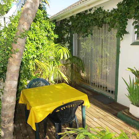 Cape Oasis Guesthouse Bloubergstrand Exteriör bild