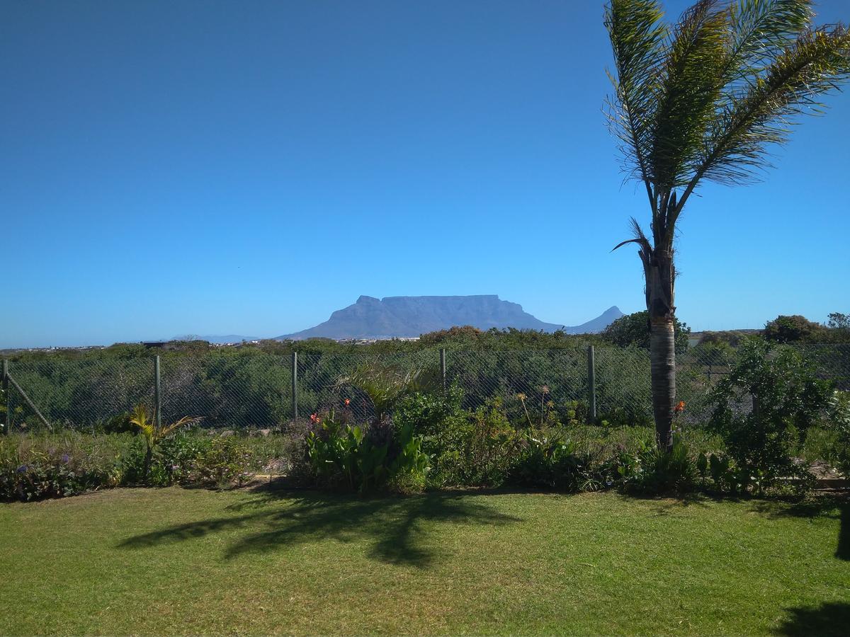 Cape Oasis Guesthouse Bloubergstrand Exteriör bild